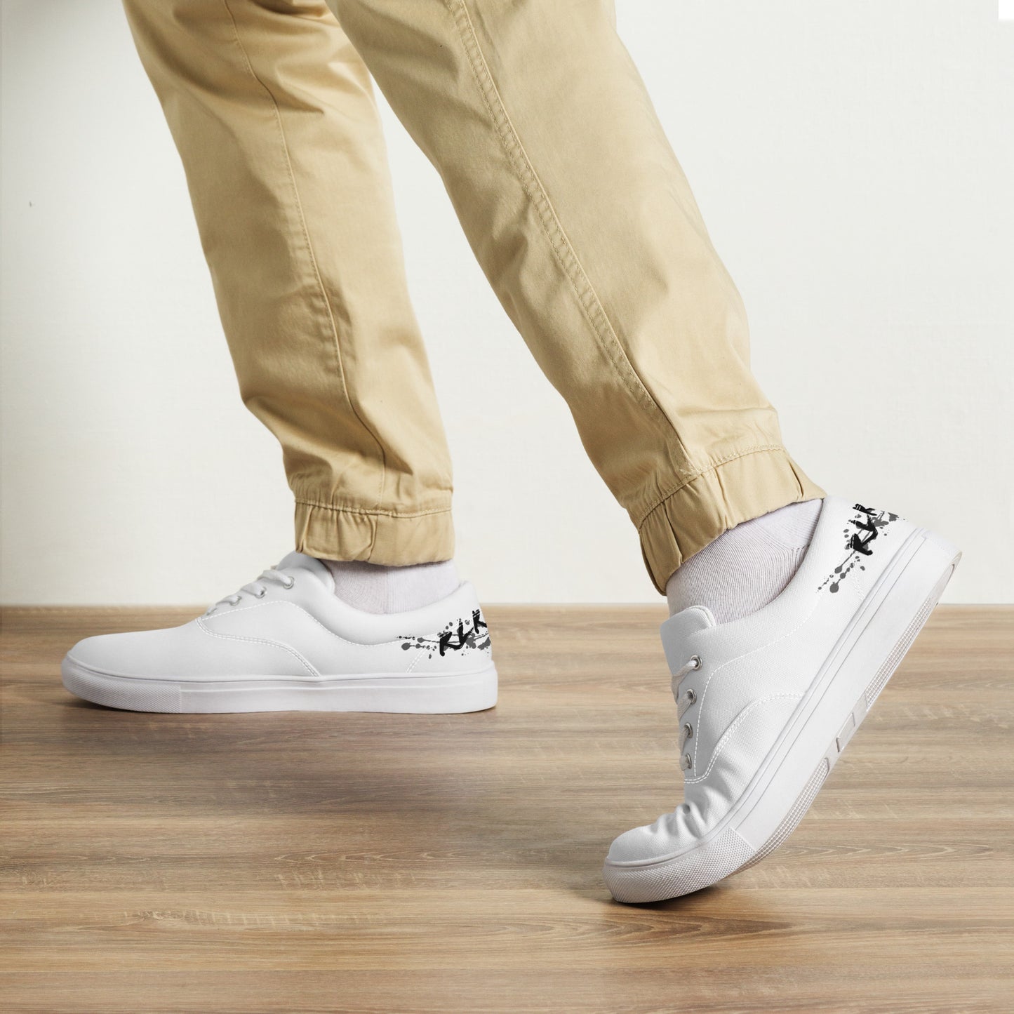 Men’s lace-up canvas shoes